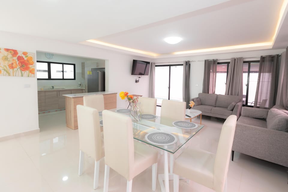 Comfort Villa, Non Smoking | Dining room