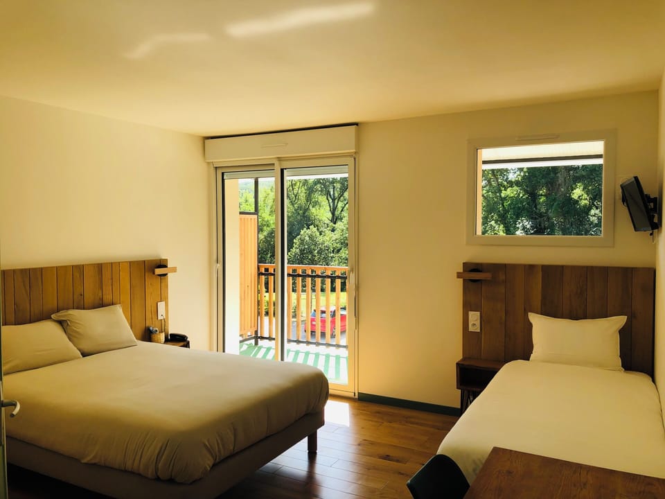Triple Room | Soundproofing, iron/ironing board, free WiFi