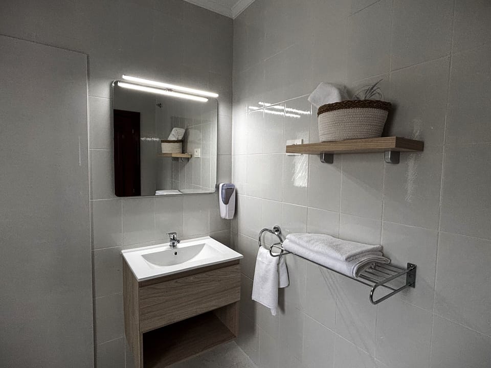 Comfort Double Room | Bathroom | Hair dryer, towels, soap, shampoo