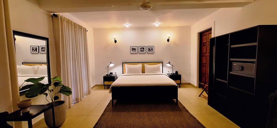 Deluxe Double Room | In-room safe, desk, laptop workspace, iron/ironing board