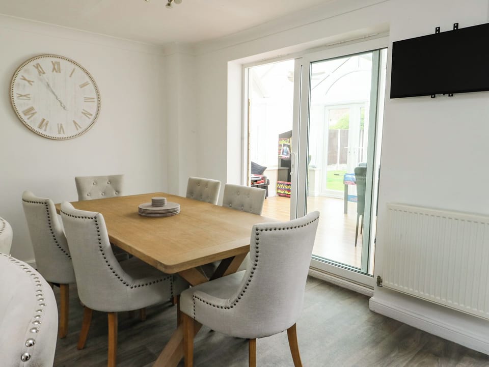 Cottage | Dining