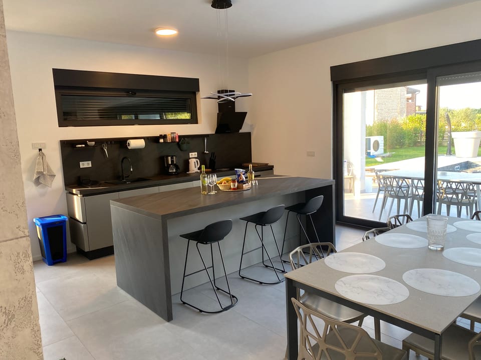 Luxury Villa, Garden View | Private kitchen
