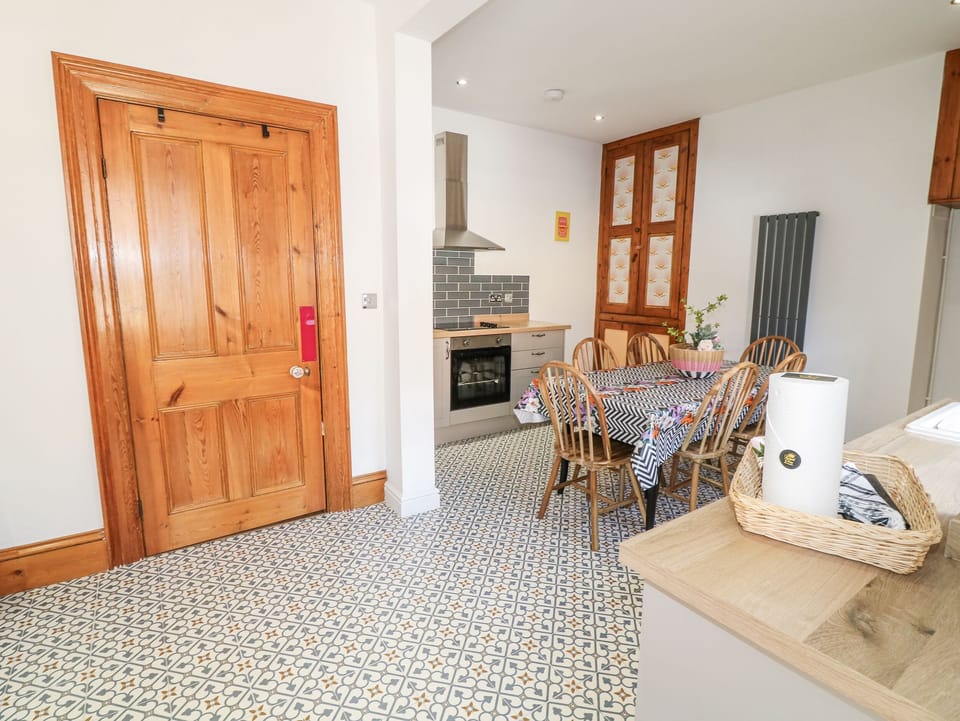 Cottage | Dining