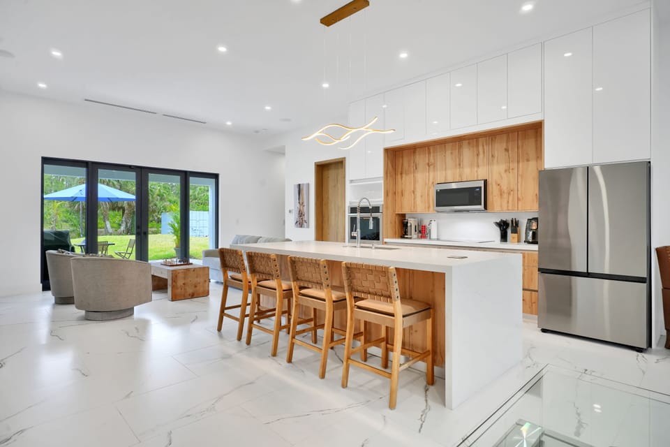 Panoramic House, Accessible, Private Bathroom (1902 Della Dr) | Shared kitchen | Kitchen island