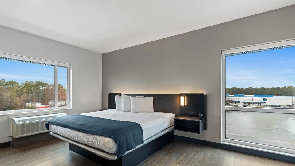 Premium bedding, iron/ironing board, free WiFi, bed sheets