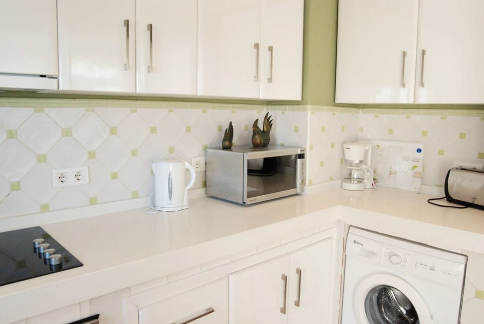 Microwave, oven, dishwasher, coffee/tea maker