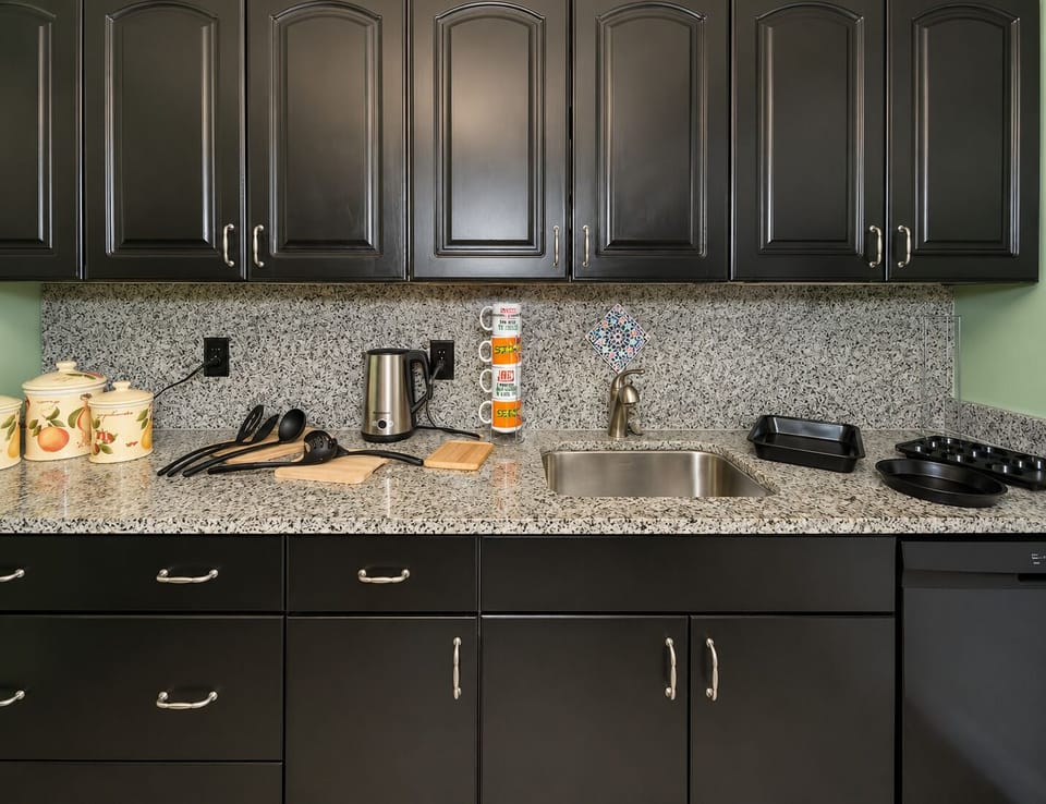 Condo, 3 Bedrooms, Non Smoking, Pool Access | Private kitchen | Dining table