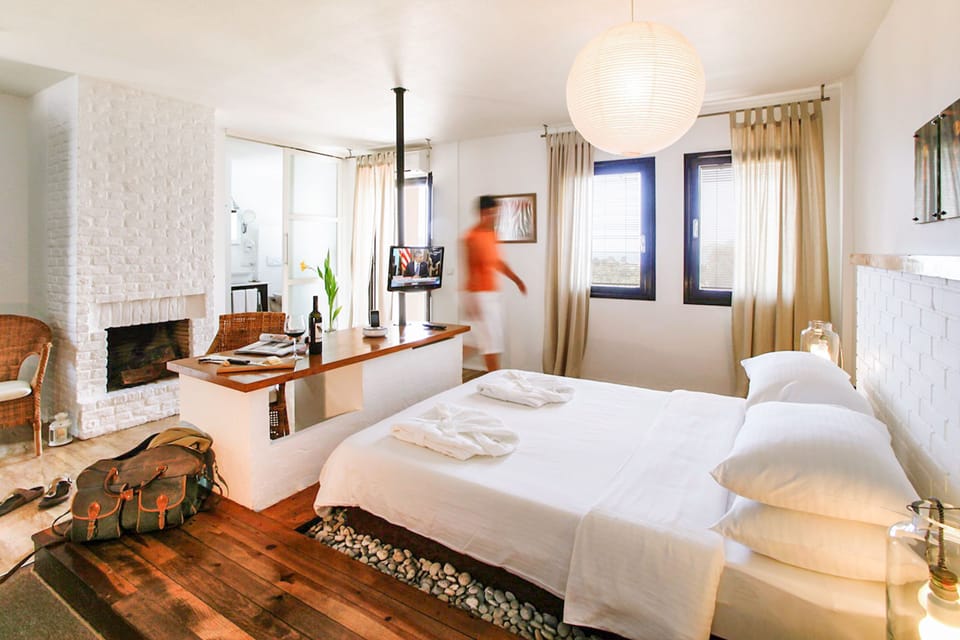 Passionate Room | Minibar, in-room safe, desk, iron/ironing board