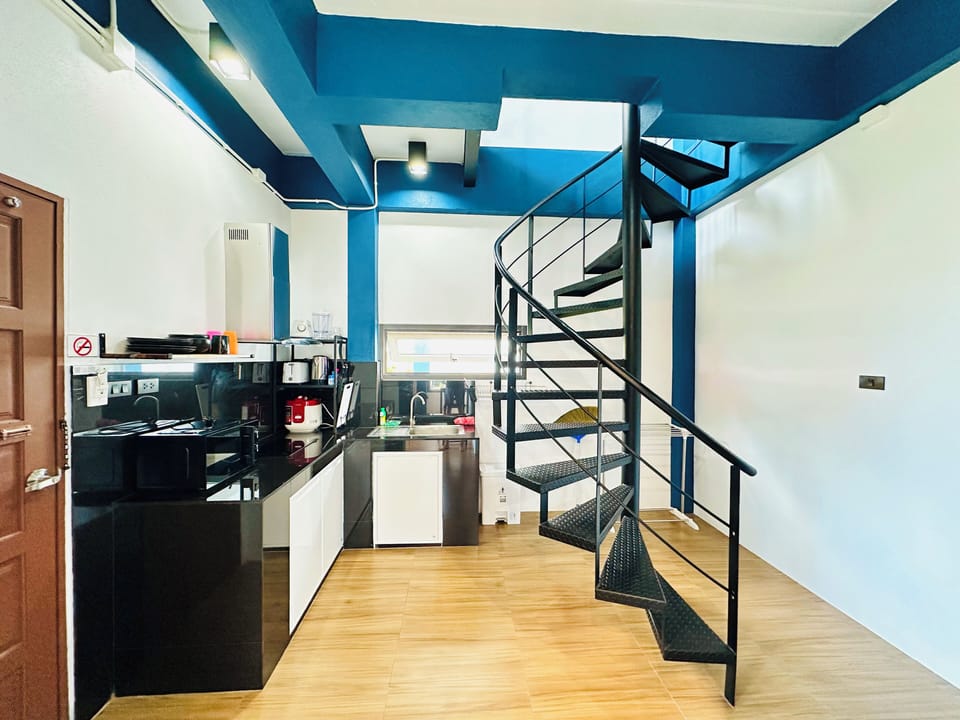 Deluxe Villa | Private kitchen | Microwave, dining table