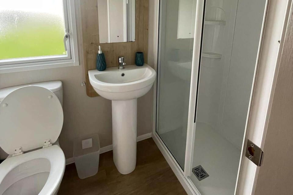 Morecambe sea Side Caravan Retreat Cabin in England
