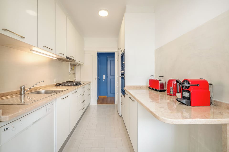 Apartment, Beachside | Private kitchen | Fridge, microwave, oven, stovetop