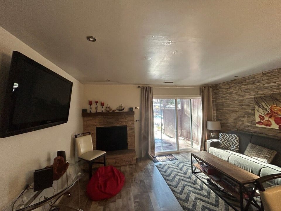 Condo, 2 Bedrooms | Living area