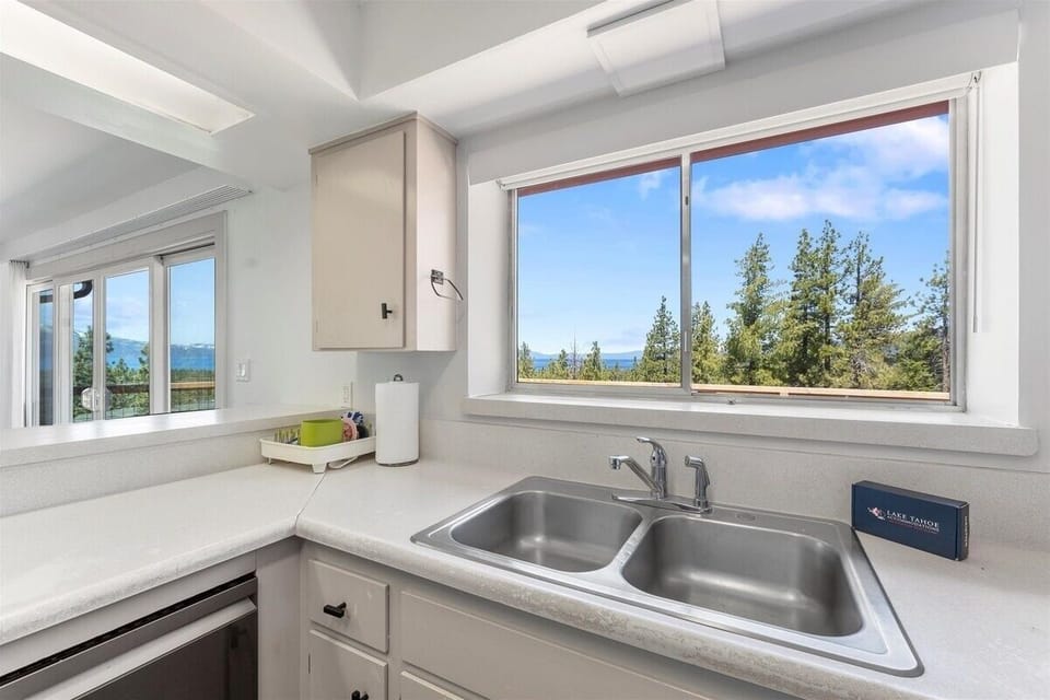 House, 3 Bedrooms | Private kitchen | Coffee/tea maker, fridge, oven, toaster
