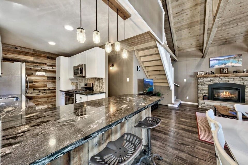 Cabin, 3 Bedrooms | Private kitchen | Coffee/tea maker, fridge, oven, toaster
