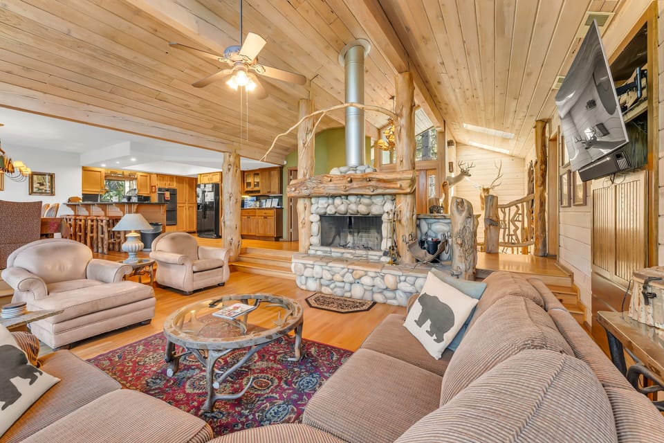 House, 4 Bedrooms | Living area