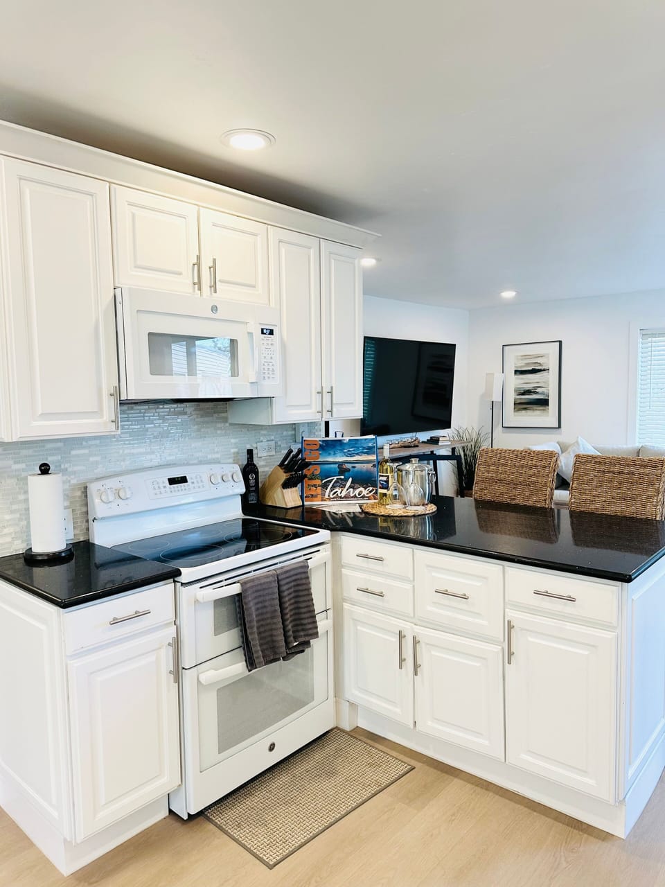 Condo, 3 Bedrooms | Private kitchen | Fridge, oven, coffee/tea maker, toaster