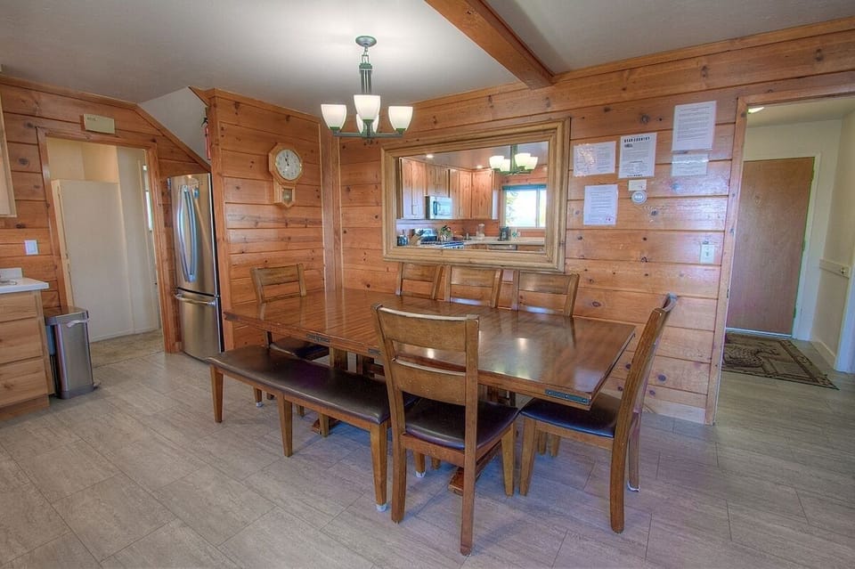 House, 5 Bedrooms | Dining