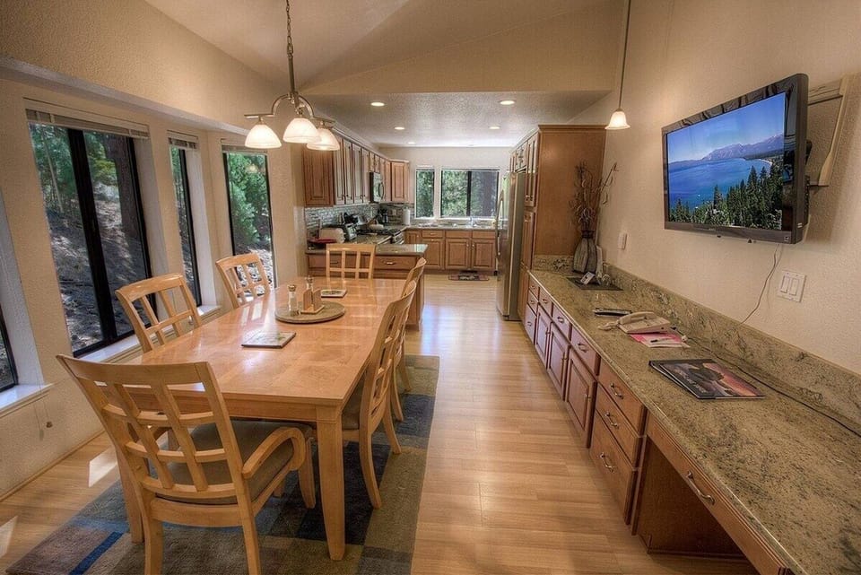House, 4 Bedrooms | Dining