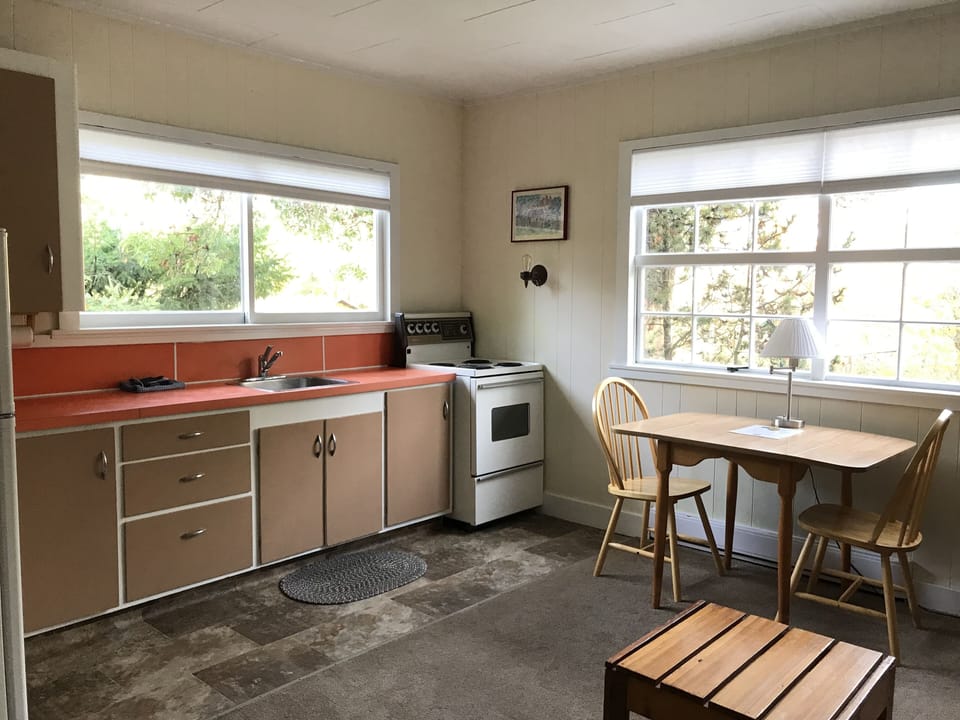 Cottage, 1 Bedroom | Private kitchen | Coffee/tea maker, fridge, stovetop, electric kettle