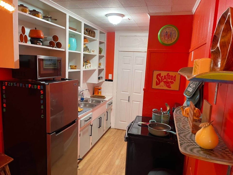 Signature Condo, 1 Bedroom, Kitchen, Beachside | Private kitchen | Coffee/tea maker, fridge, microwave, oven