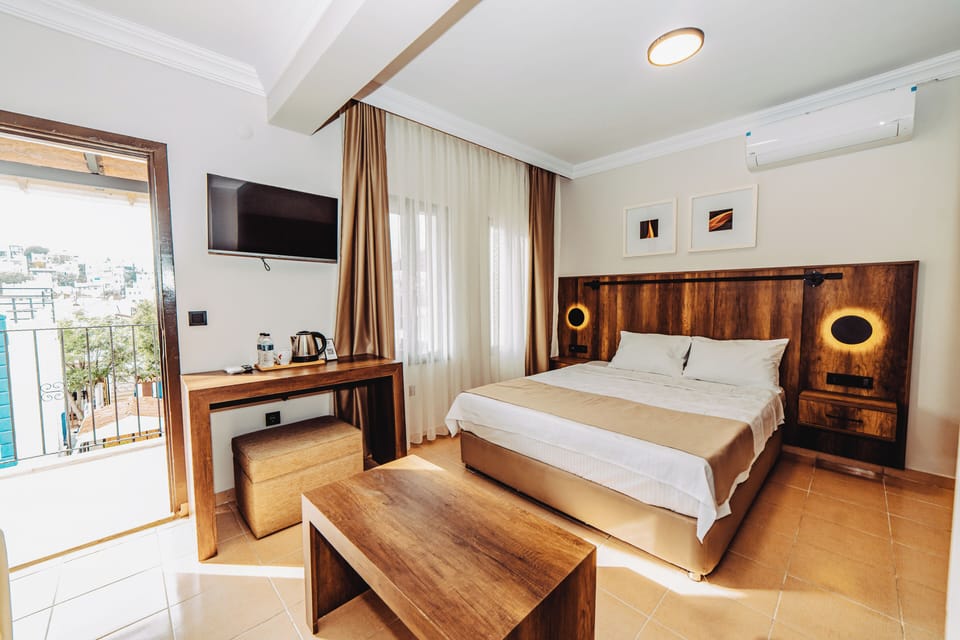 Standard Triple Room | Egyptian cotton sheets, premium bedding, minibar, in-room safe