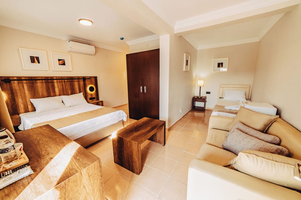 Egyptian cotton sheets, premium bedding, minibar, in-room safe