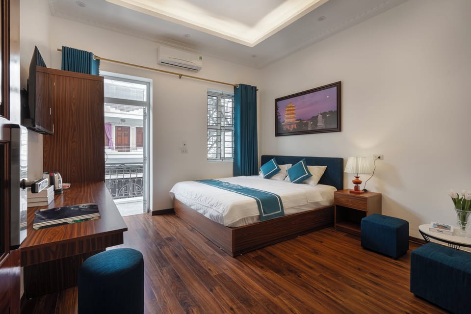 Superior Double Room | Laptop workspace, blackout drapes, soundproofing, iron/ironing board