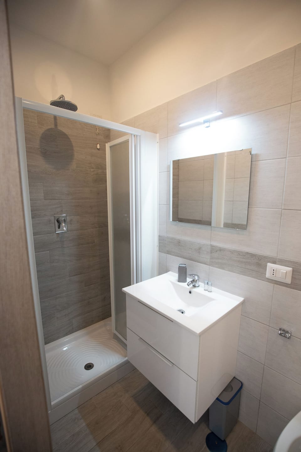 San Pietro | Bathroom | Shower, hair dryer, bidet, towels