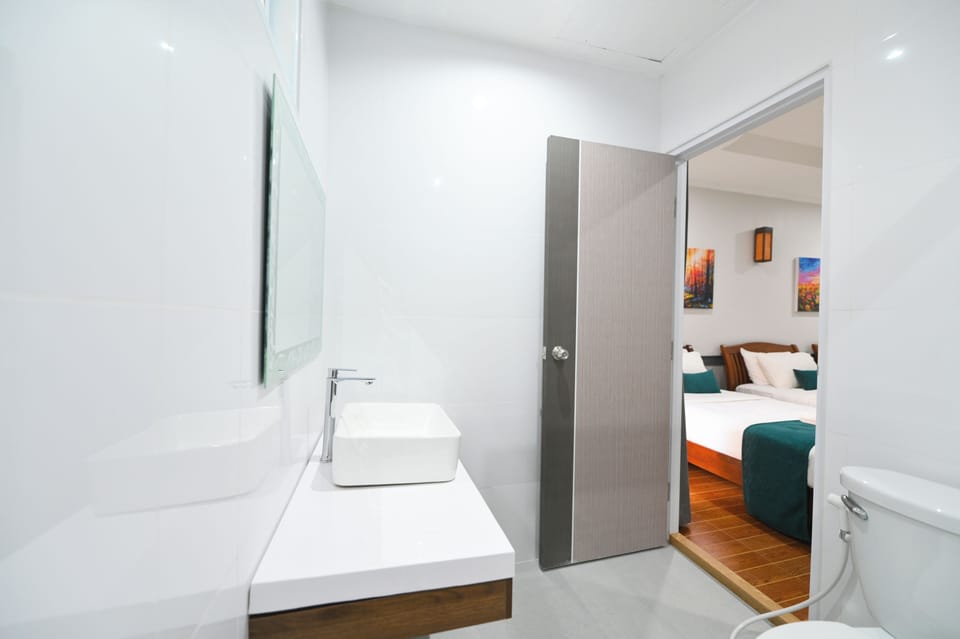 Deluxe Double Room, Garden View | Bathroom | Shower, hair dryer, towels, soap