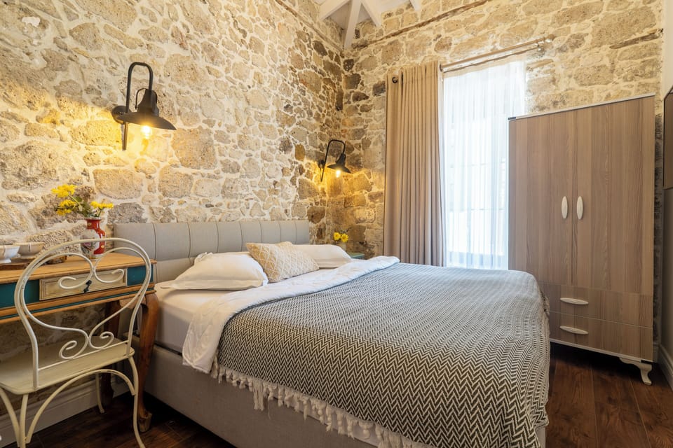 Comfort Room, Garden View | Desk, soundproofing, iron/ironing board, free WiFi