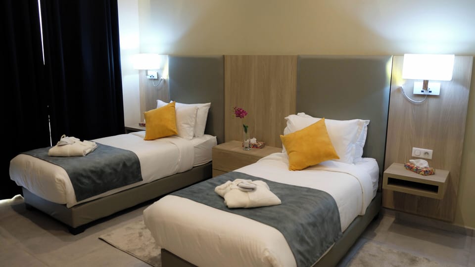 Twin Room | In-room safe, desk, blackout drapes, WiFi (free)