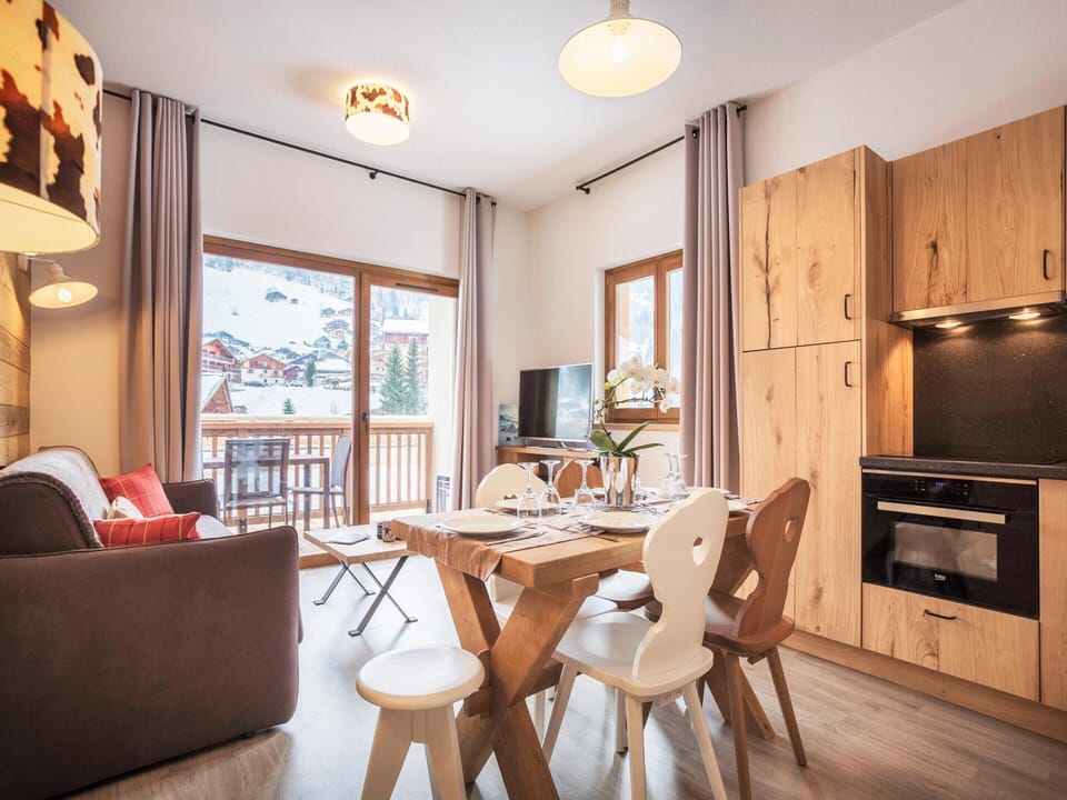 Apartment | Dining
