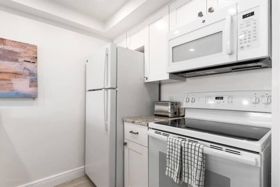 Luxury Condo, Balcony, Ocean View | Private kitchen | Coffee/tea maker, full-size fridge, microwave, oven
