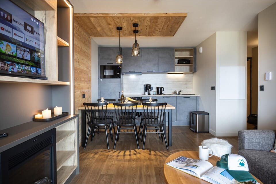 Apartment | Dining