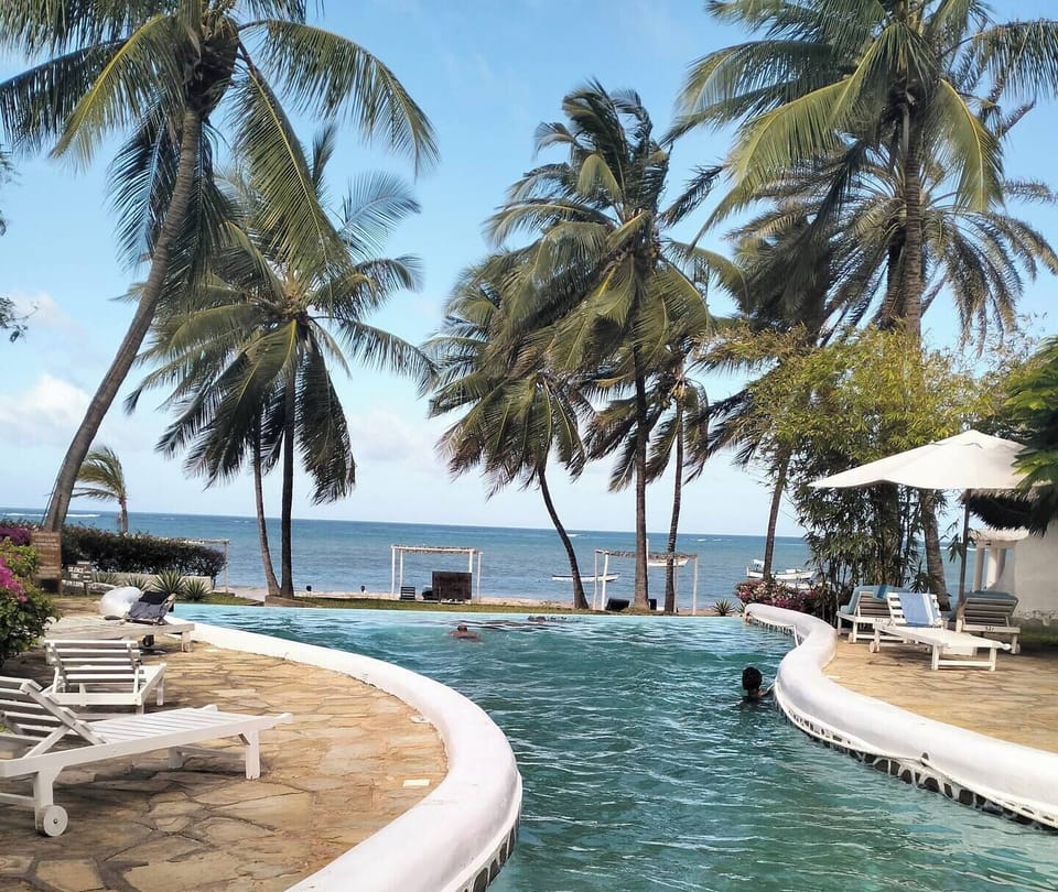 2 outdoor pools