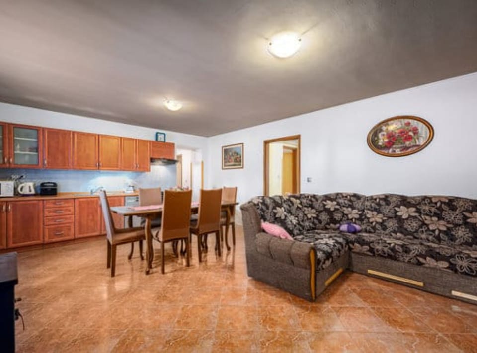 House (Holiday Home Luna) | Living room | 32-inch flat-screen TV with satellite channels