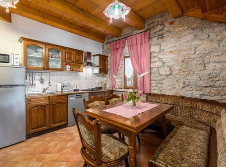 House (Holiday Home Luna) | Private kitchen | Fridge