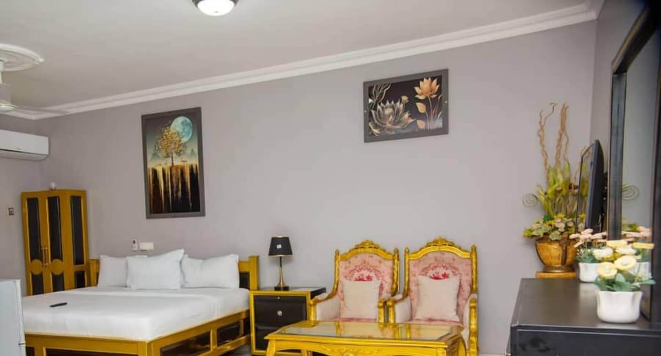 Deluxe Double Room | In-room safe, blackout drapes, soundproofing