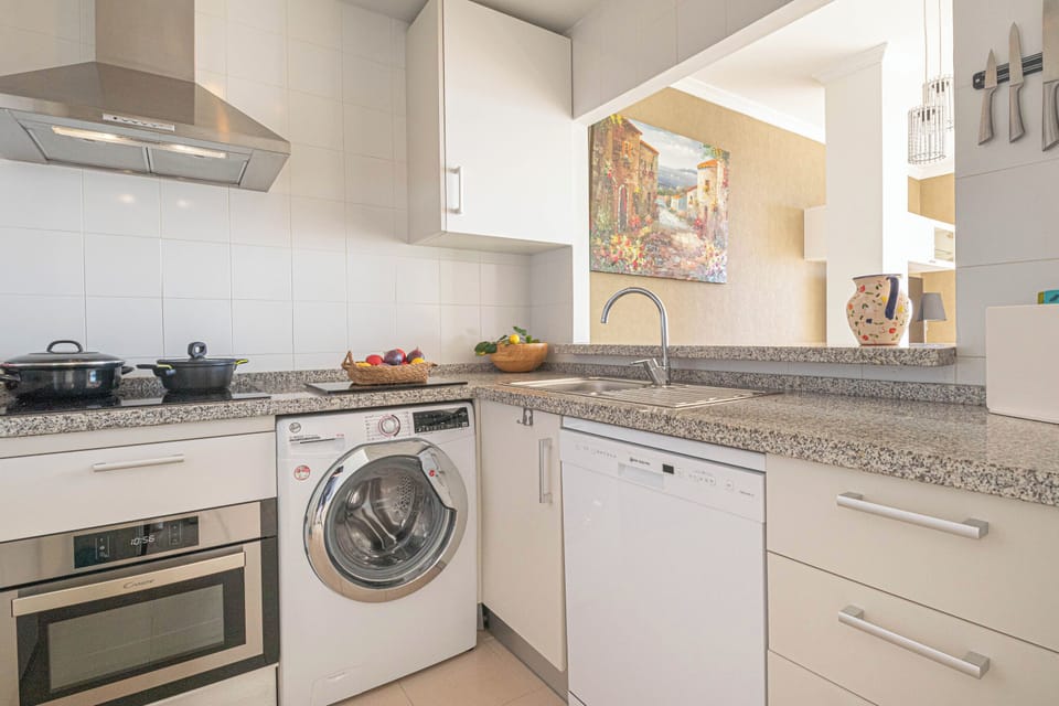 Honeymoon Penthouse, 2 Bedrooms, 2 Bathrooms, Mountainside (Calahonda Palmeras Best Views) | Private kitchen