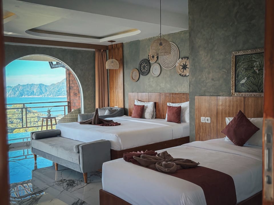 Family Room | Desk, free WiFi, bed sheets