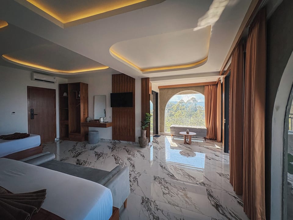 Family Room | Desk, free WiFi, bed sheets