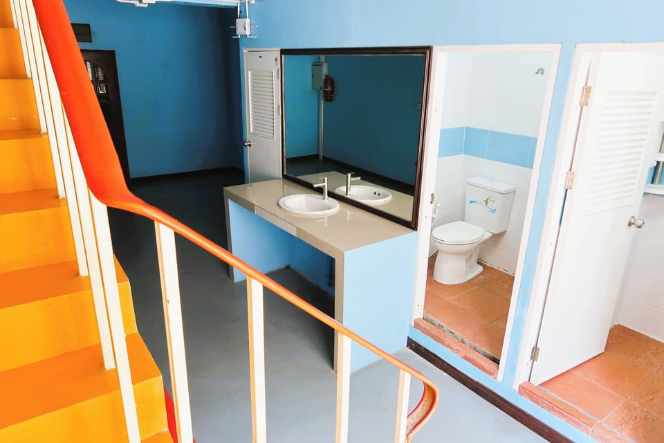 Mix Dormitory with Shared Bathroom 2 | Bathroom | Shower, free toiletries, bidet, towels