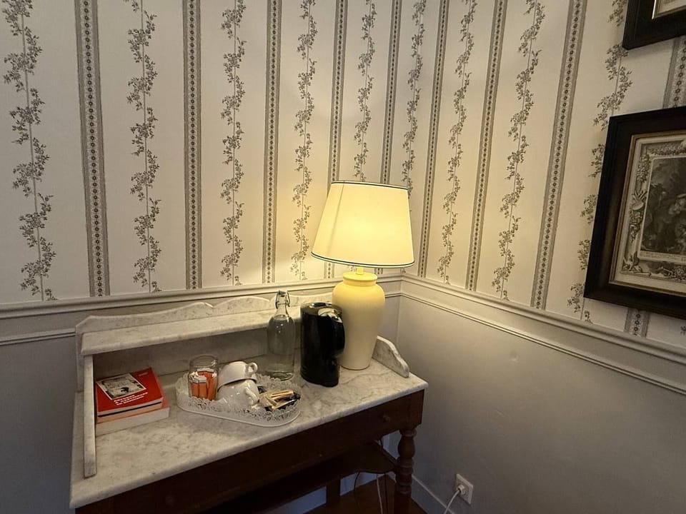 Basic Room (Chambre des pèlerins) | Pillowtop beds, bed sheets