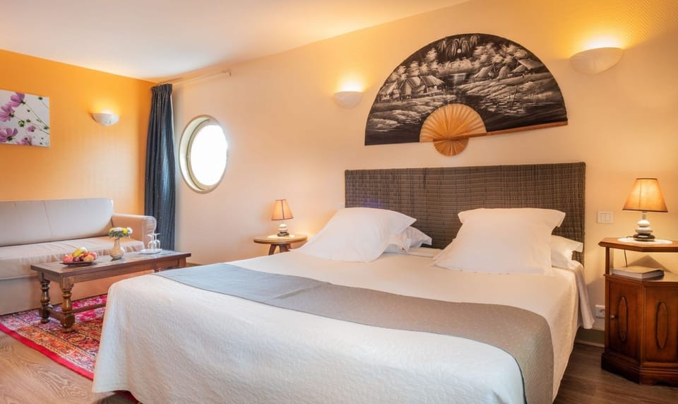 Junior Double or Twin Room | In-room safe, laptop workspace, free WiFi