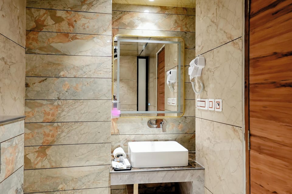 Deluxe Room, Valley View | Bathroom | Slippers