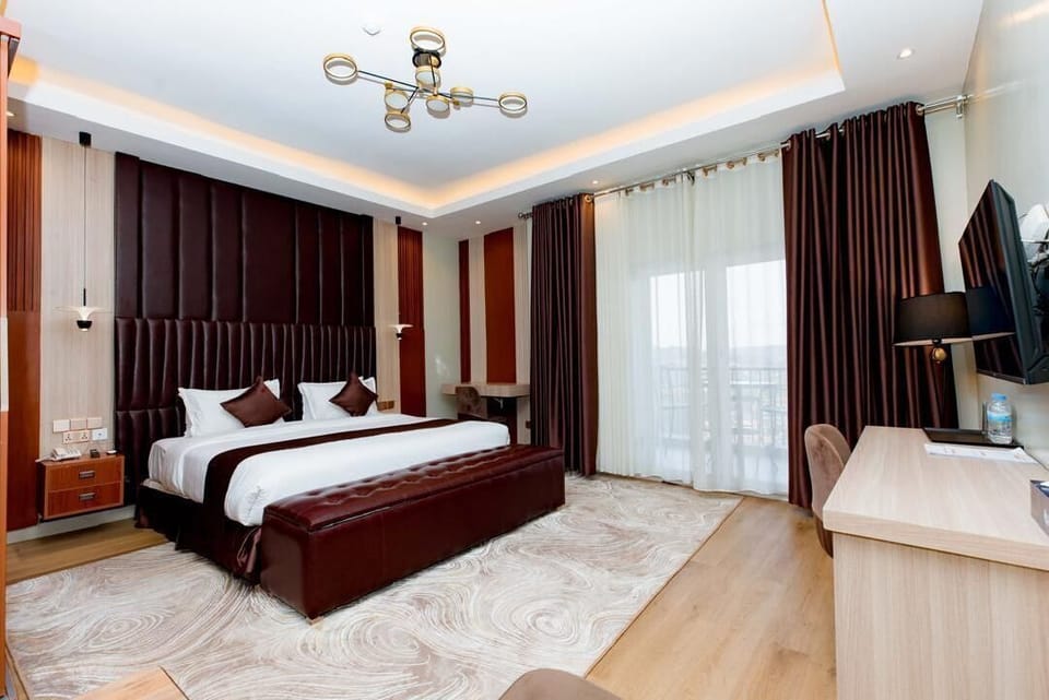 Executive Double Room | Minibar, in-room safe, WiFi (free)