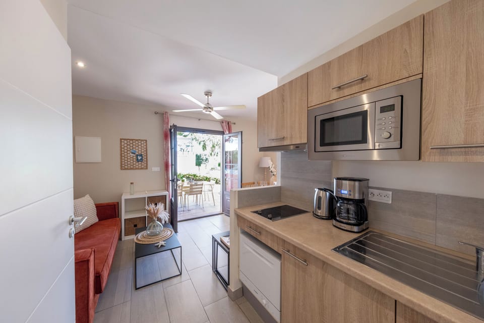 Apartment, 2 Bedrooms (6 people) | Living area | Flat-screen TV