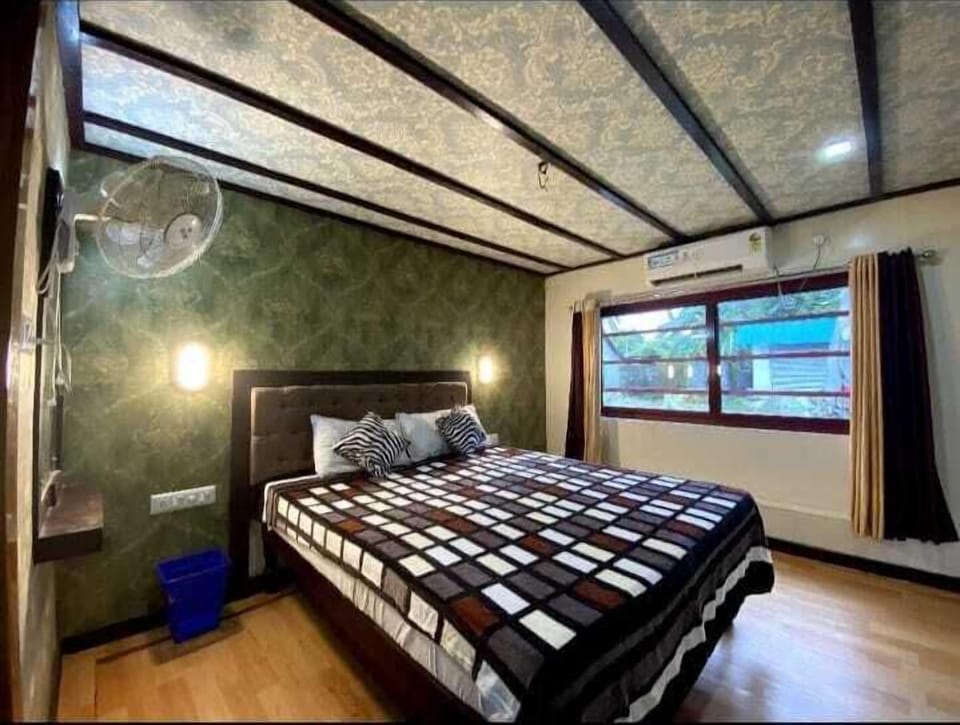 Deluxe Double Room, Lake View | Free WiFi