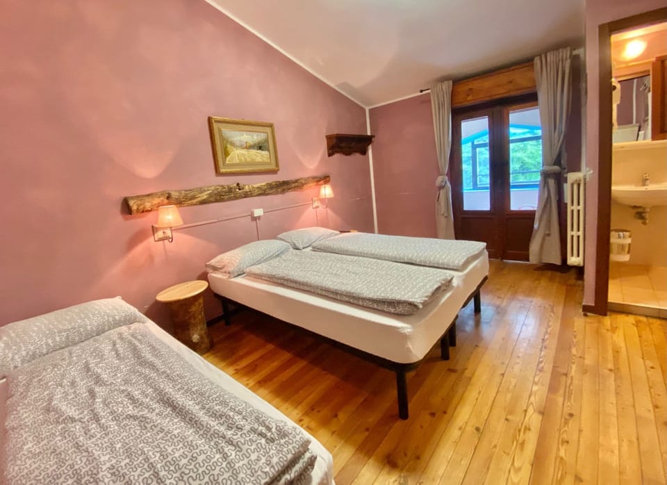 Triple Room, Balcony | Desk