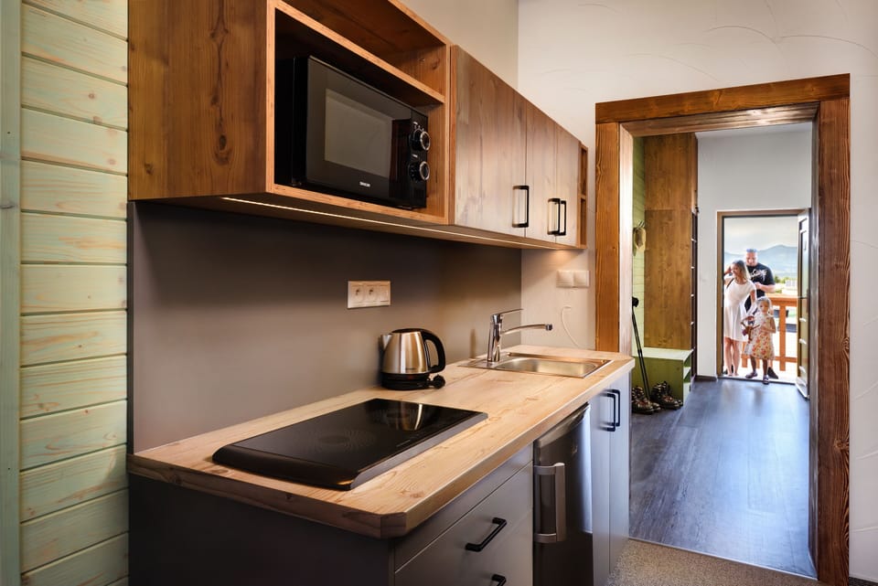 Apartment (Dependance) | Private kitchen | Shared fridge, microwave